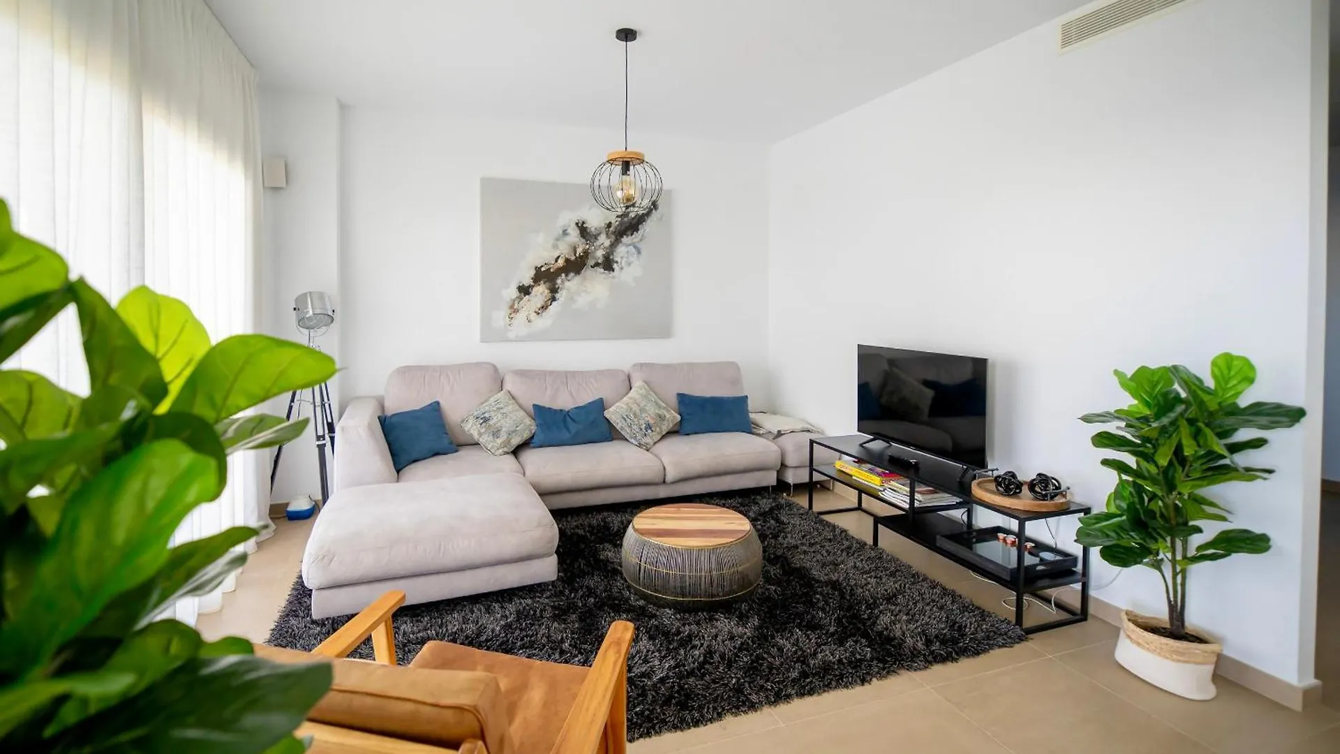 Modern Apartment With Year-Round Open Pool 马尼尔瓦