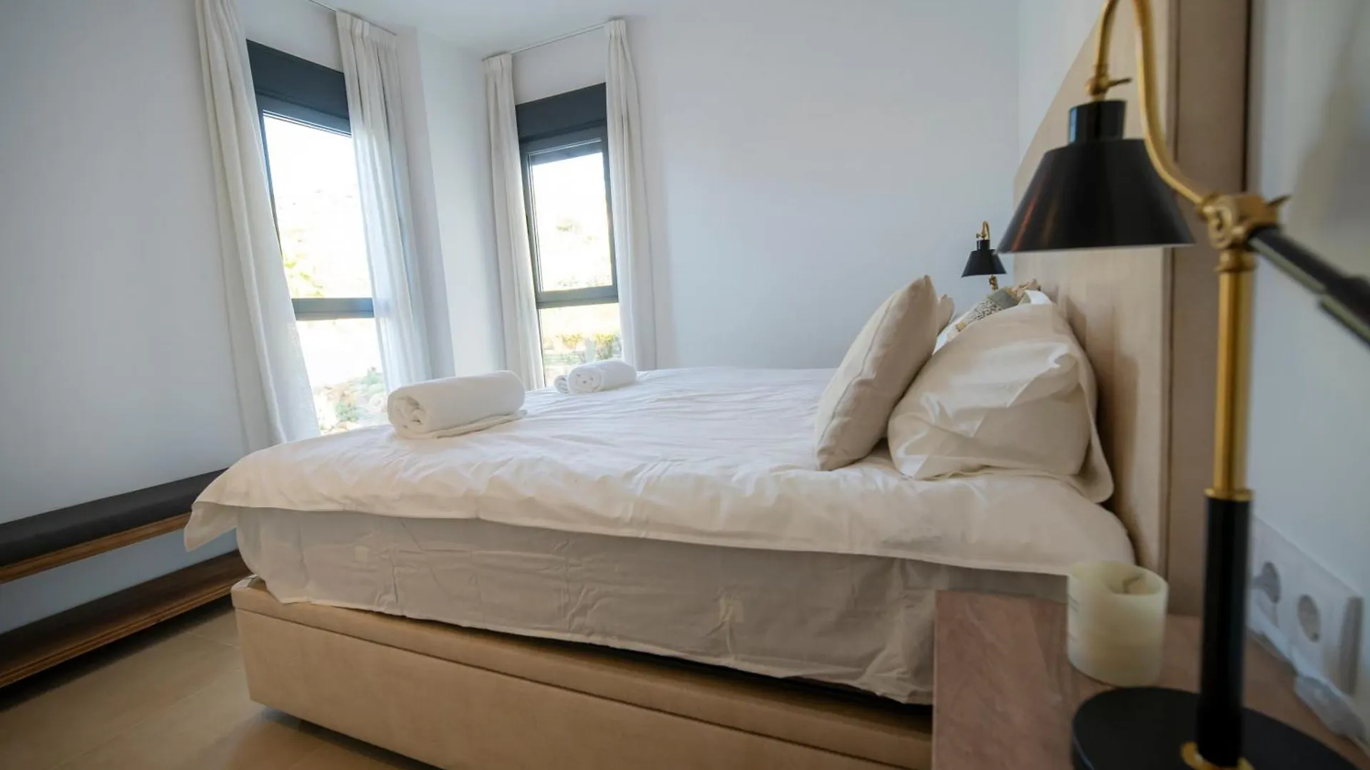 Modern Apartment With Year-Round Open Pool Manilva