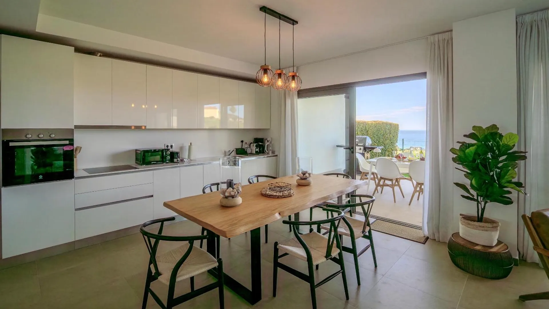 Modern Apartment With Year-Round Open Pool Manilva