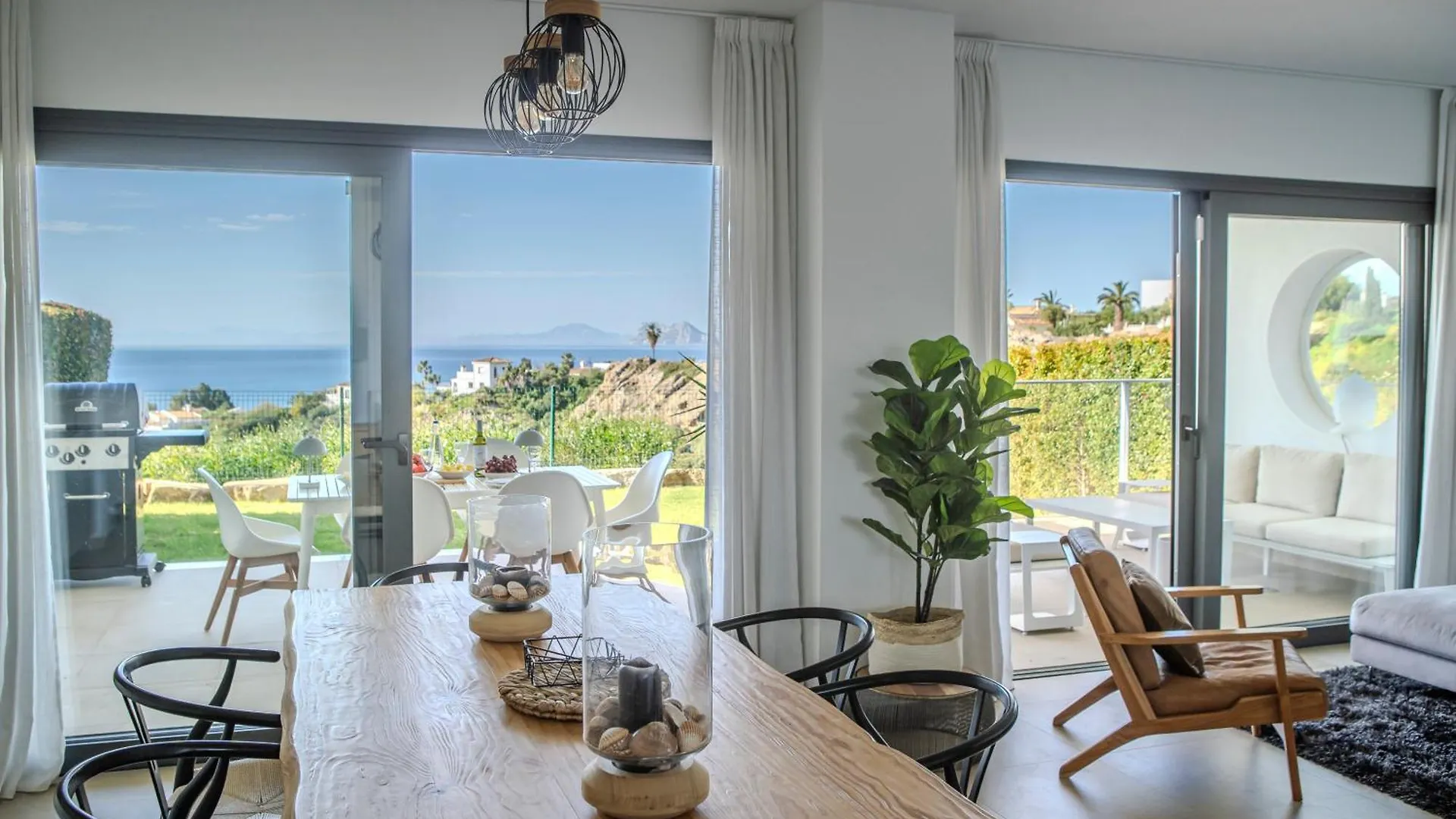 Modern Apartment With Year-Round Open Pool Manilva