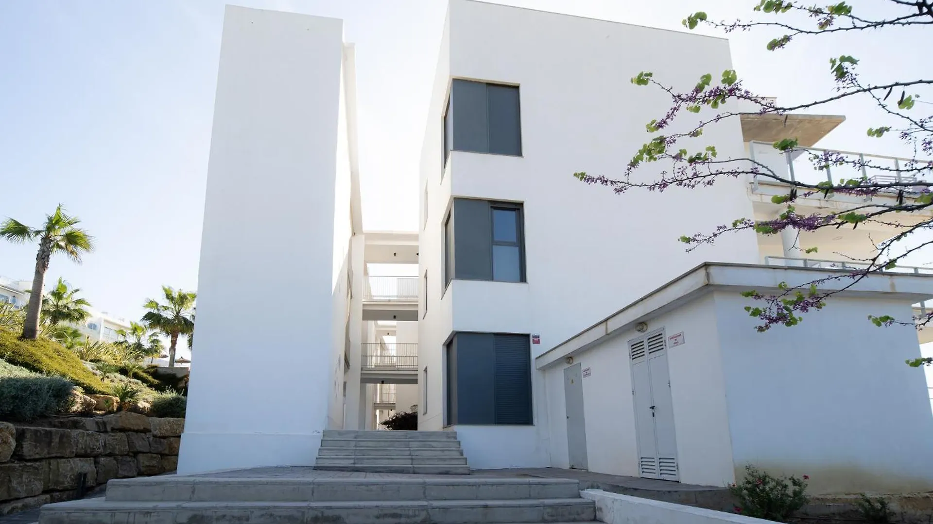 Modern Apartment With Year-Round Open Pool Manilva