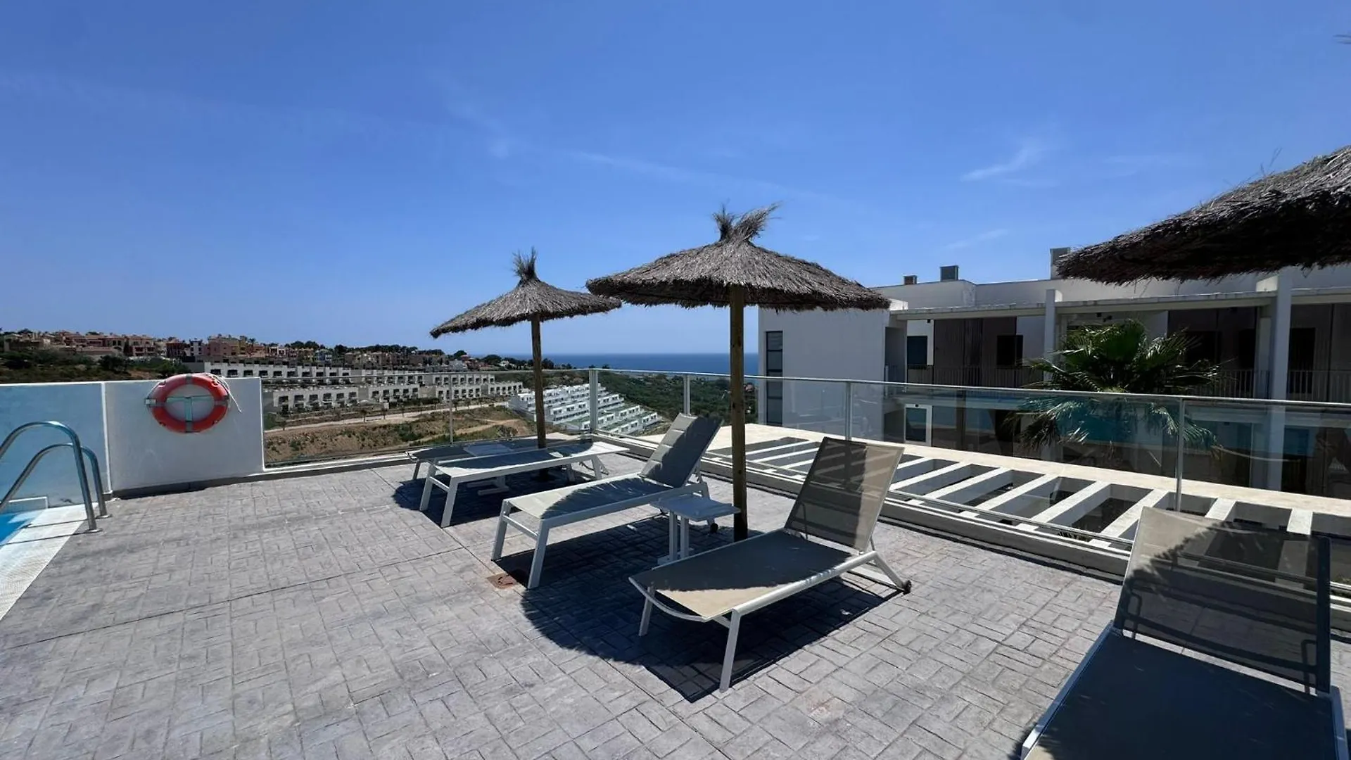 Modern Apartment With Year-Round Open Pool Manilva